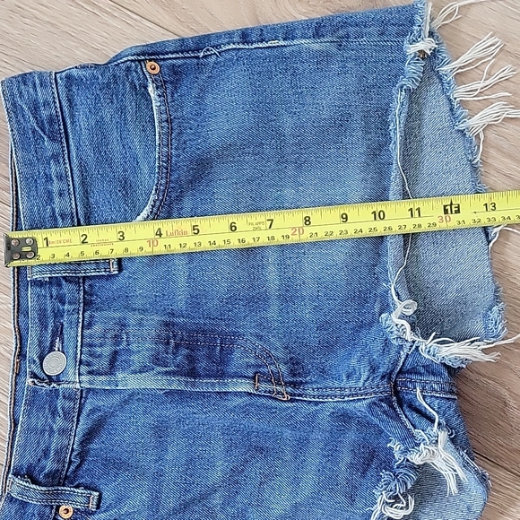 Levi's Shorts size 28 - Picture 8 of 16